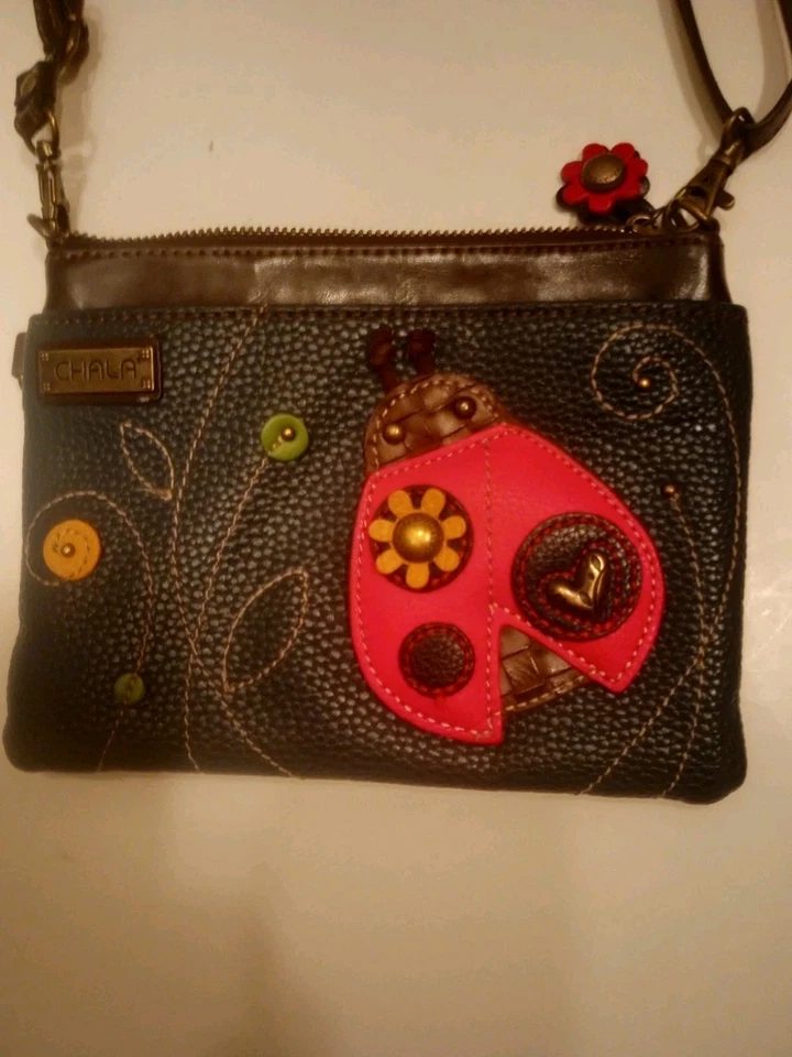 Cartera Bandolera Chala Azul Marino Convertible con Diseño Ladybug y Tirador de Cremallera Flor Foto 1 de 4