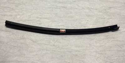 Оригинальная верхняя уплотнительная полоска для задней двери Ford Crown Victoria F5AZ-5425324-AA - Изображение 1 из 4