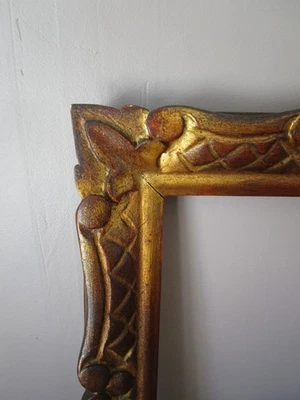 Cadre ancien en bois sculpté doré - Photo 1/4