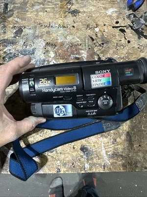 Sony Handy Cam Video 8 26x Digital Zoom. CCD – TR66 NTSC W/ Battery Untested - Image 1 of 4