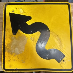 SEÑAL DE ADVERTENCIA DE CARRETERA DE CUERDA 24" FLECHA CURVA AMARILLA ALUMINIO RETIRADO - Imagen 1 de 13