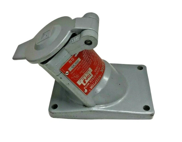 Killark UGRO-20231 20A 125V Bladed Receptacle - Image 1 of 1