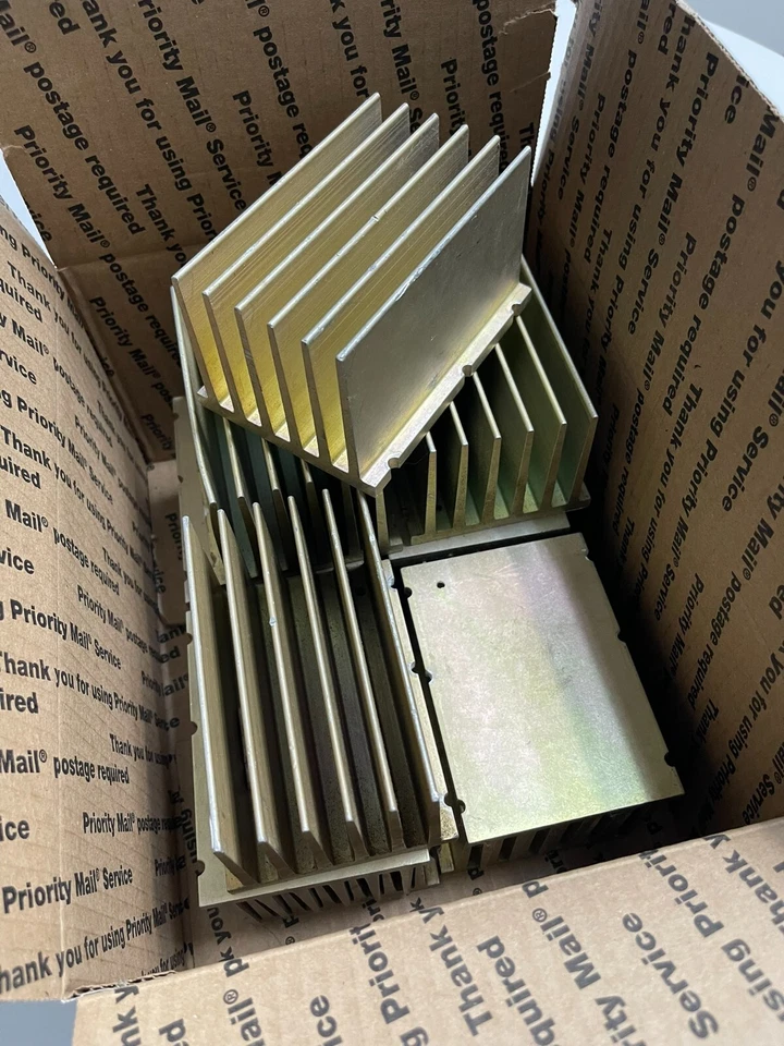 EXTRUDED ALUMINUM HEAT SINK 2-1/2" X 3-1/8" X 4-1/2" HEAVY 1.3 LBS/590g (12 PC) - Image 1 of 1