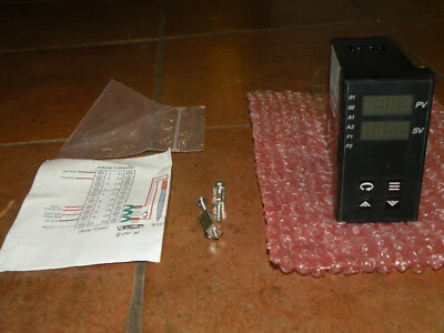 Athena 18DCS0BB0000-AL Temperature Controller Operating Range -100.0 +225.0C - Image 1 of 4