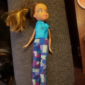 Bratz doll 2001 MGA Yasmin? clothing and both feet! - Picture 1 of 8
