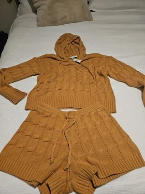 Saturday Sunday连帽衫和短裤 — 第 1/3 张图片