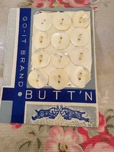 Vintage Card GO-IT-BRAND BUTT'N 12 Fish Eye Style Mother of Pearl Buttons - Picture 1 of 2
