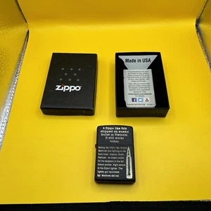 UNUSED ZIPPO WINDPROOF CIGARETTE LIGHTER BOXED 236 PLANETA CATCHING BULL - Foto 1 di 8