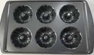 Wilton Mini Bundt Pfanne - Bild 1 von 2