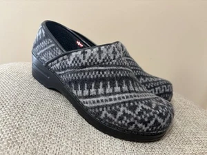 Zuecos de enfermería Sanita talla 37 EE. UU. 6,5 negro/gris estampado Polonia soporte antideslizante - Imagen 1 de 7