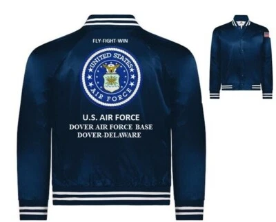 JAQUETA DE CETIM BORDADA DOVER AIR FORCE BASE* DOVER-DELAWARE* (SOMENTE COSTAS) - Imagem 1 de 3