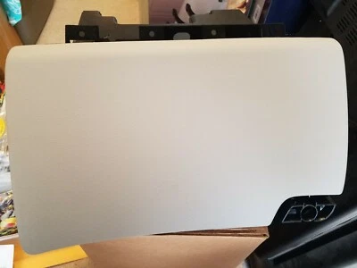 Guantera / Puerta GM 22782855 - Nuevo Cadillac CTS 2009-2010 Foto 1 de 2