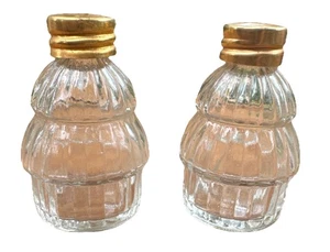 Juego de cocteleras de sal y pimienta con tapa de latón en niveles de vidrio transparente pequeño de 1 3/4" vintage de los años 40 - Imagen 1 de 5