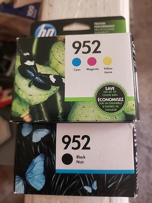 Cartuchos de tinta HP 952 cian, magenta y amarillo caducados 1/2019 Foto 1 de 2