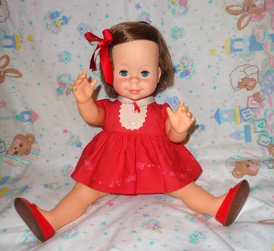 Mattel 1964 SINGIN' Chatty Cathy Muñeca ~CANTA* ~ Morena ORIG Ropa Zapatos LIMPIOS Foto 1 de 4