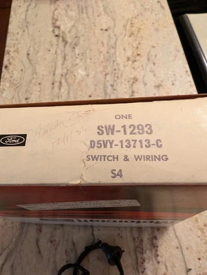 Montaje interruptor jamba puerta coupé Lincoln Town Car 1978/79 - envío gratuito a EE. UU. Foto 1 de 4