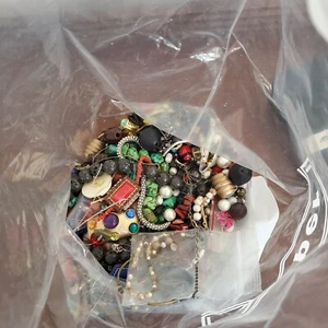 Jewlery 6 Pounds 10 Ounces Lot For Crafting Stones Beads Gems - Picture 1 of 5