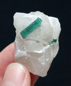 Indicolith Turmalin mit Quarz und Glimmer aus Nuristan Provinz Afghanistan.. - Bild 1 von 7