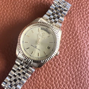 Vintage Men’s Elgin Gold Tone Day Date Quartz FC400B 6M55 Large 37.5MM Running - Picture 1 of 23