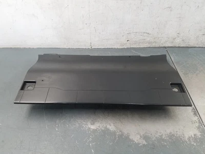 Acabamento de piso de porta-malas 2017 Mercedes AMG C 63 S #3490 C5 - Imagem 1 de 4