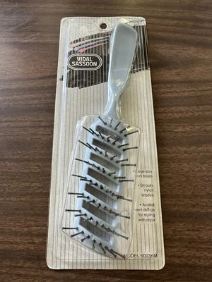 VINTAGE *NEW* 90's Vidal Sassoon Vent Brush Large Lt Gray Angled Nylon 6003KM - Image 1 of 3
