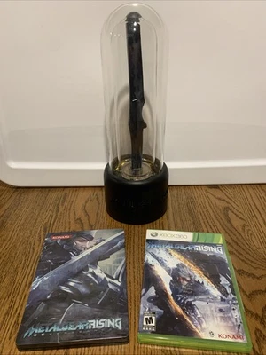 Metal Gear Rising: Revengeance Xbox 360 Edición Coleccionista Con Lámpara Foto 1 de 4