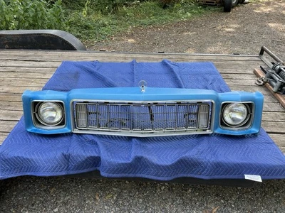 1975 1976 1977 Plymouth Gran Fury Sport 2 puertas parrilla faros Foto 1 de 4