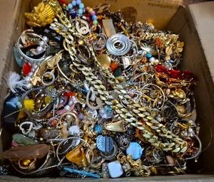 1 Pound Bag Vintage to Modern Jewelry Lot Craft Junk & Wearable Resell Mixed In - Picture 1 of 19
