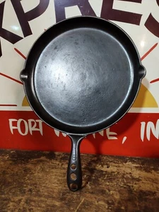 "Fully Restored" GRISWOLD #729 CAST IRON Griddle Pan Slant Logo 10" Seasoned - Picture 1 of 8