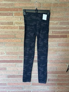 New Spanx Women's Black Camo Look At Me Now Seamless Leggings Medium FL3515 - Picture 1 of 4