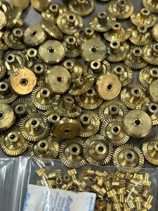 QTY 1 TRADESHIP BRASS 90 DEGREE BEVEL GEAR SET 40/10 TEETH 4:1 RATIO SLOT CAR - Picture 1 of 15