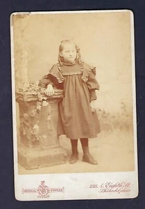 Retrato de tarjeta de gabinete de finales de 1800, niña, Fowler Studio, Filadelfia - Imagen 1 de 2