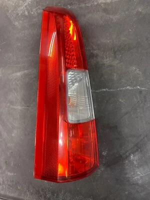 05 Volvo Xc70  Driver Left Rear Upper Section Taillight Assembly  Foto 1 de 4