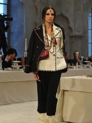 $7.6K CHANEL 12PF Runway Bombay Ivory Wool Cashmere Blazer Jacket 40 - Image 1 of 4