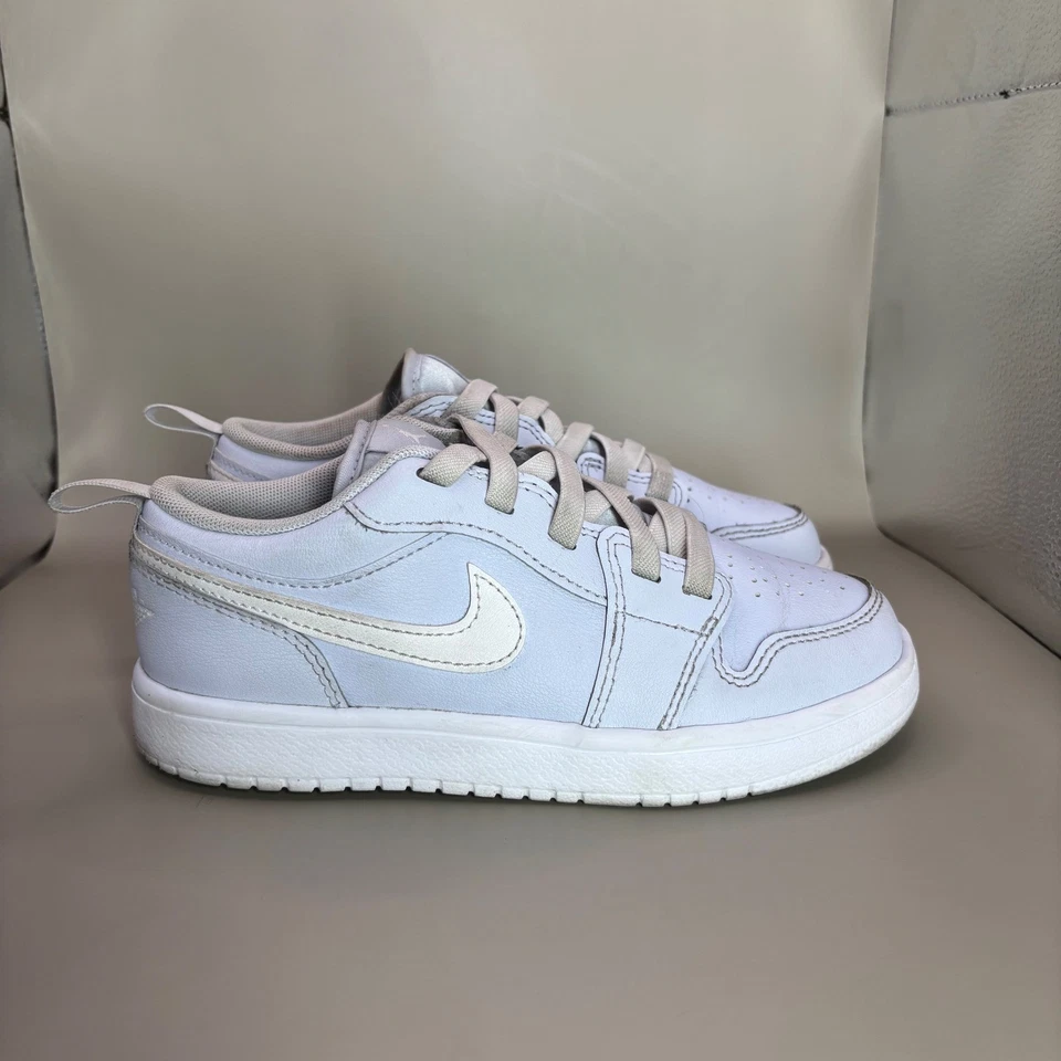 Zapatillas bajas Jordan 1 para niños blancas azules hielo talla 1Y Foto 1 de 4