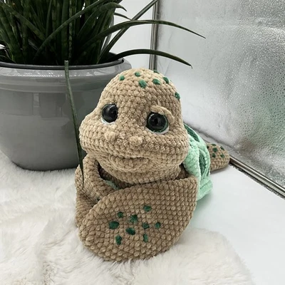 Häkeltier Kuscheltier Häkelarbeit Amigurumi gehäkelte süße Schildkröte  - Bild 1 von 4