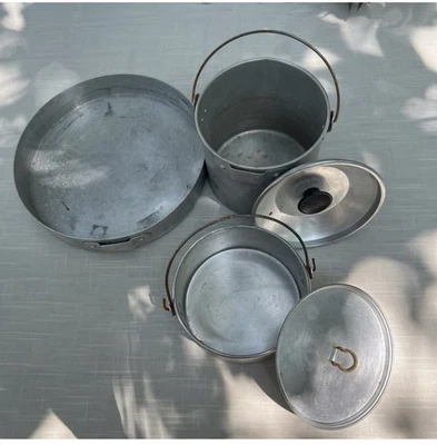 Ollas y sartenes vintage de aluminio para camping Foto 1 de 4