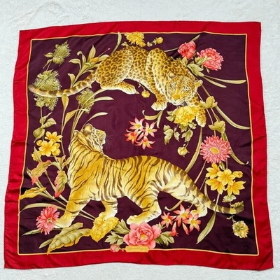 Bufanda de seda Salvatore Ferragamo Tigre rojo dorado 85 cm usada excelente estado Foto 1 de 4