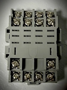 Base de relé Idec SH4B-05 95303 - 10 AMP 300V - Imagen 1 de 3