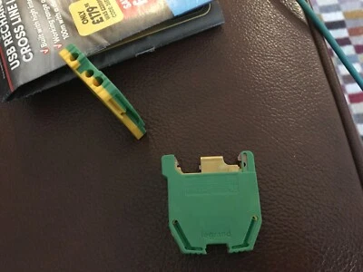 Legrand Earth Terminal Din Rail 10mm 8AWG Max 39372 393 72 - Image 1 of 3