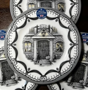 "JUEGO DE 4 PLATOS DE ENSALADA DE 8,5"" ROYAL STAFFORD Halloween HAUNTED HOUSE SIDE NUEVO!!! - Imagen 1 de 5