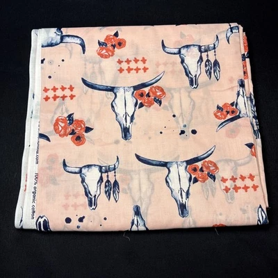 Journey by Monaluna - Tela de algodón orgánico rosa calaveras y rosas lavada 2+ yardas Foto 1 de 2