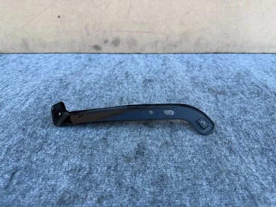 SOPORTE SOPORTE MONTAJE GUARDABARROS PASAJERO DERECHO FORD MUSTANG GT 2015-2023 OEM Foto 1 de 4