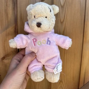 Disney Store Winnie The Pooh Peluche Juguete Con Capucha Rosa Traje Peluche Suave 8” Alto - Imagen 1 de 11