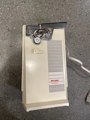 Abridor de latas automático Rival vintage modelo 739 blanco roto probado y funcionando Foto 1 de 4