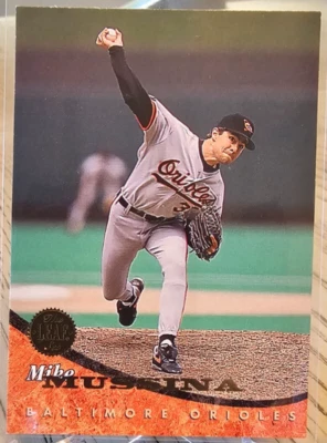 1994 Leaf Mike Mussina #105 Orioles - Image 1 of 2