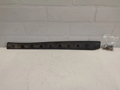 Оригинальный фиксирующий зажим кронштейн для правого бампера заднего пассажира для Cadillac STS 2005-2011 годов выпуска - Изображение 1 из 4