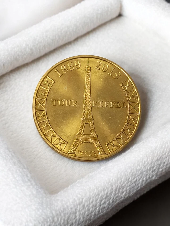 Médaille souvenir ancienne Tour Eiffel Paris pièce collection rétro d'occasion - Photo 1/1