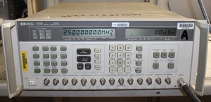 HP 8782B Vektorsignalgenerator - Bild 1 von 12