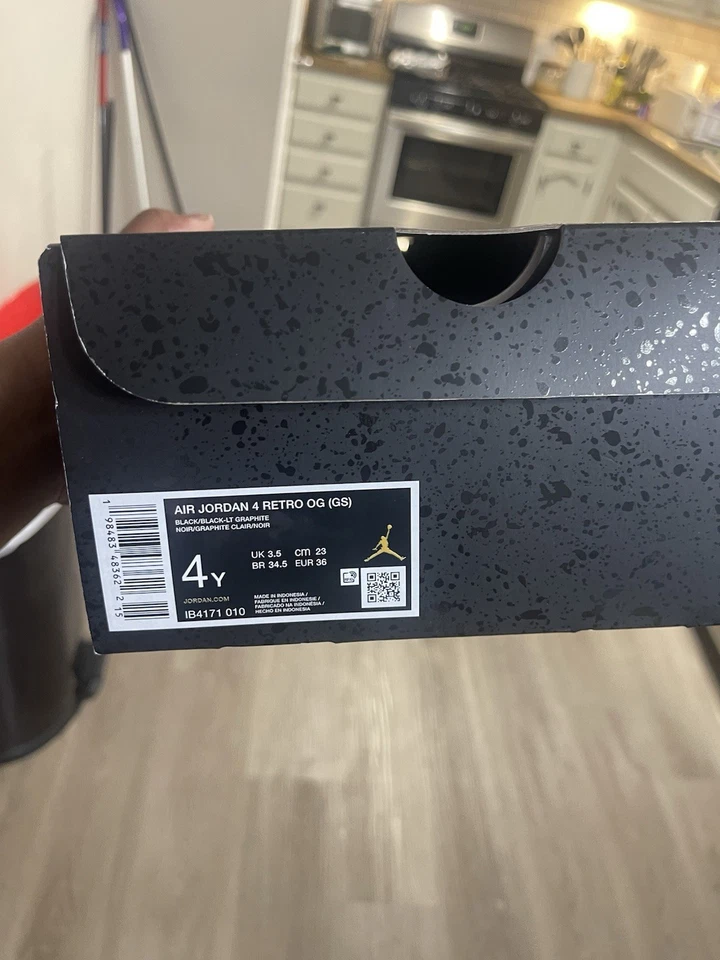 Jordan 4 Retro Black Cat GS (2025) - Pedido confirmado - Envío lo antes posible - Talla 7Y Wmn 8,5 Foto 1 de 2